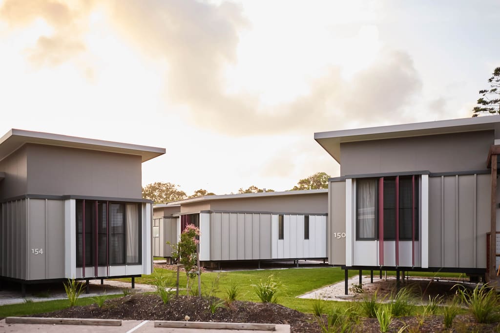 Freestanding villas