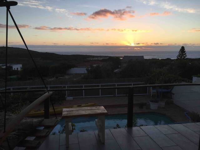 Family Beach House in Scarborough gallery image 3