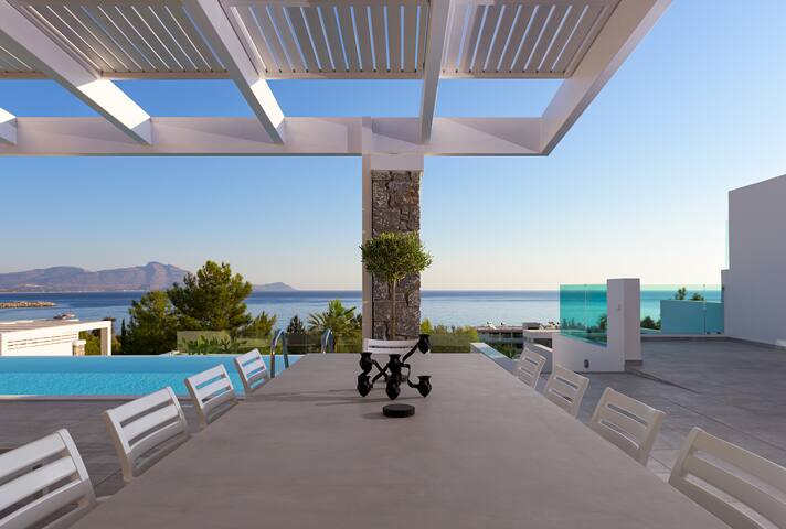 Louzoia Bay gallery image 4