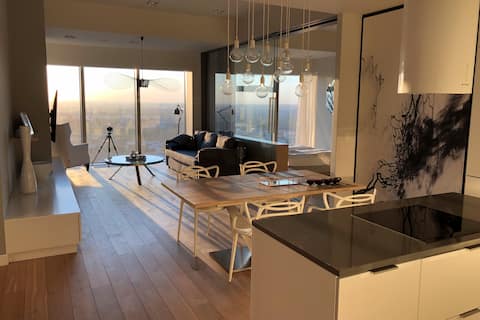 Popular Airbnb listing: Vantage Point Apartment at Sky Tower in Powstańców śląskich