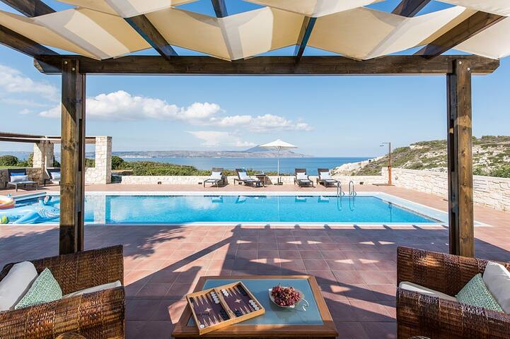 Zoe, beautiful villa with amazing views gallery image 3