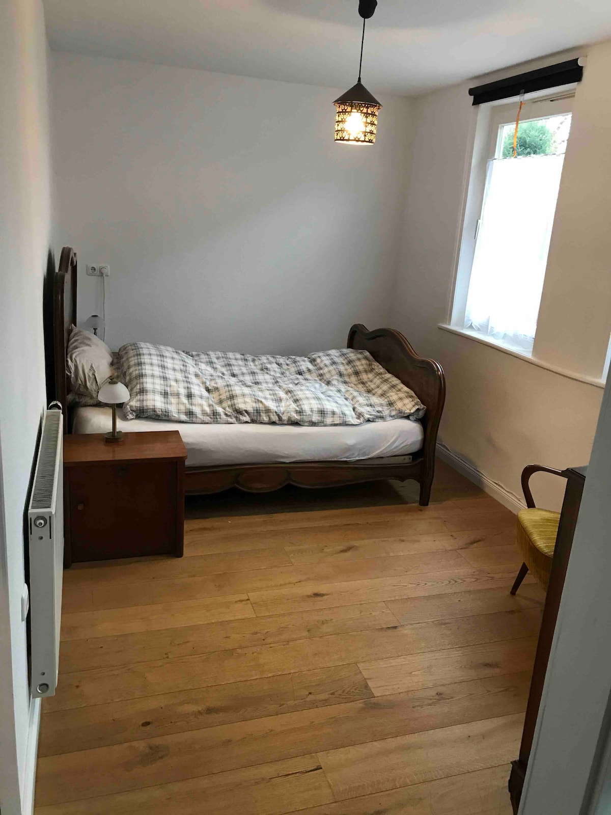 Cama individual grande de 130 x 190 cm