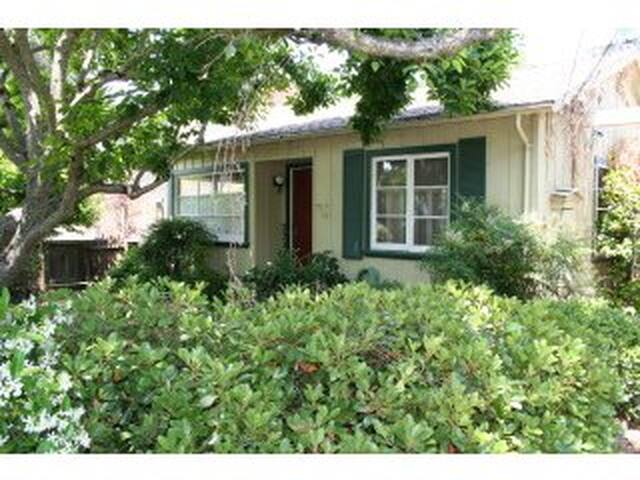 Executive Home nr Stanford Hospital & Sand Hill Rd gallery image 3