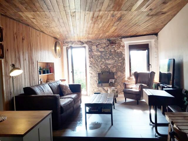 Can Mieta, a refuge in the Vall d'en Bas