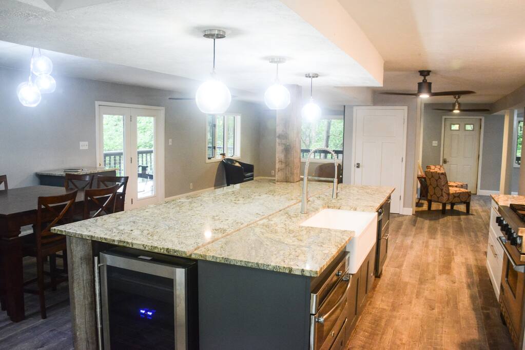 THE NEST getaways&gatherings, beach/lake,sleeps30+ Houses for Rent in Greenville, Illinois