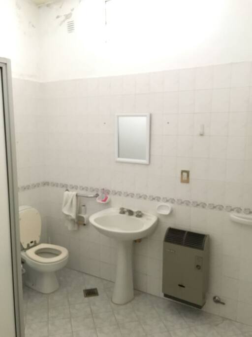 Baño amplio y totalmente equipado