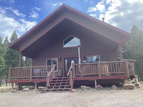 Beautiful off grid Montana cabin in Helmville