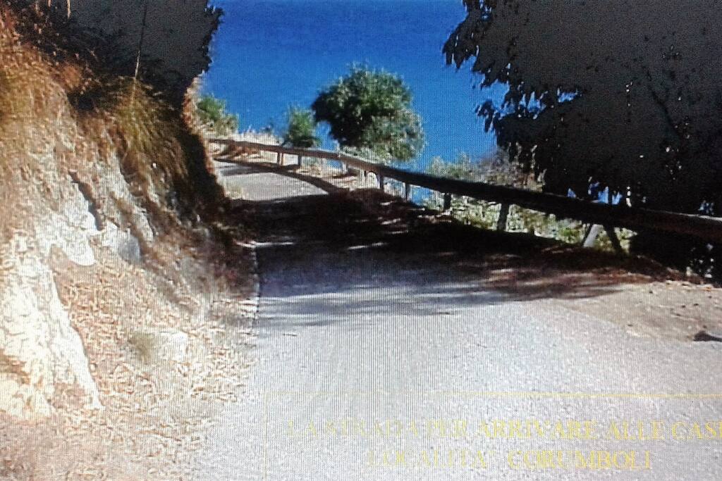 STRADA PRIVATA PANORAMICA PER ACCEDERE ALLA CASA