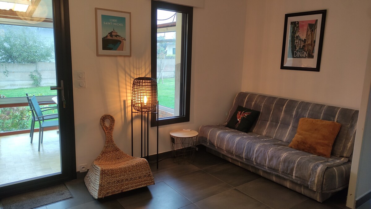 סלון עם ספה נפתחת 