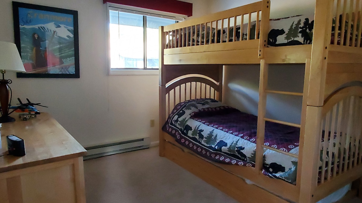 poschodová izba s 3. posteľou - dvojitou posteľou