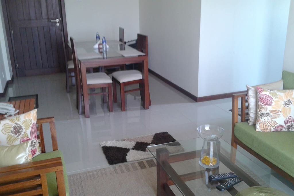 dining/lounge area