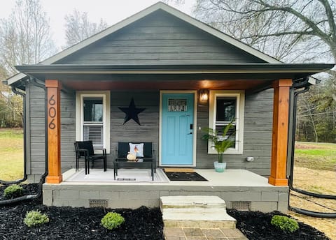 House of Blue: A cozy & convenient 2 bedroom.