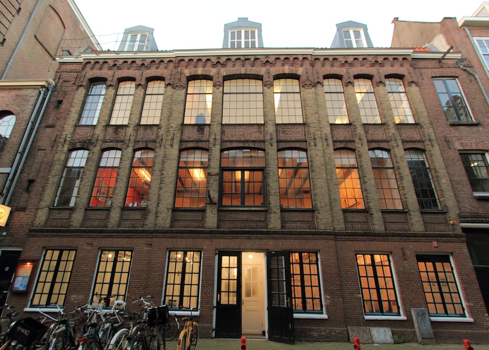 The building: a 200 year old cigar factory.