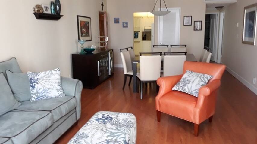 E Beautiful beachfront property with pool partia gallery image 3