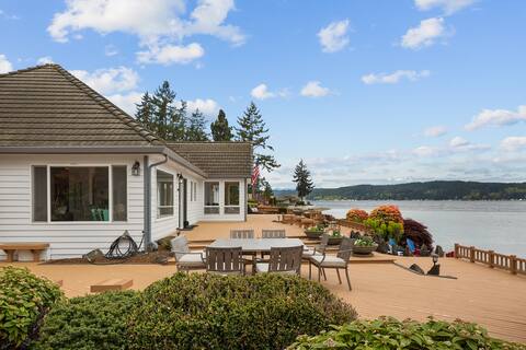 Spacious Beach Front Home on Hood Canal w/ Kayaks!