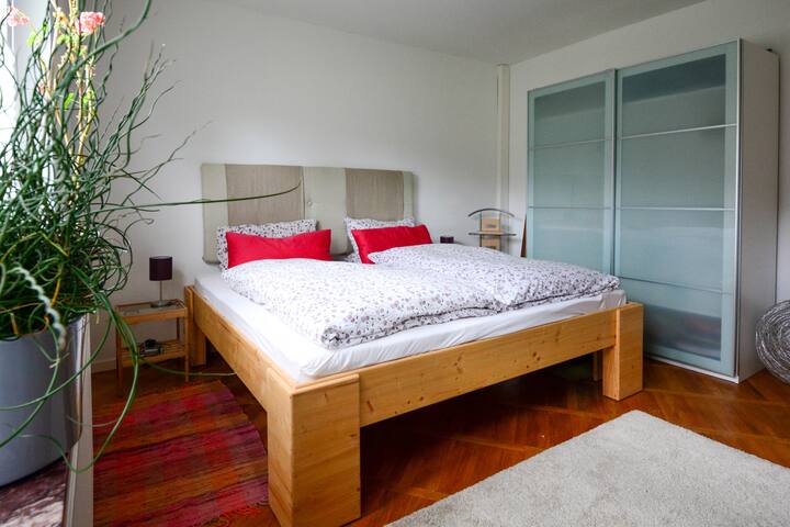 Slaapkamer: bed 2m*2m