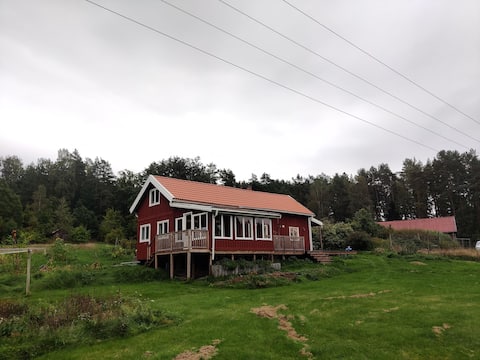 Rural idyll with amenities!