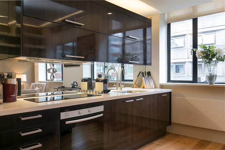 Superb Two Bedroom Apartment Near Regent’s Park gallery image 4