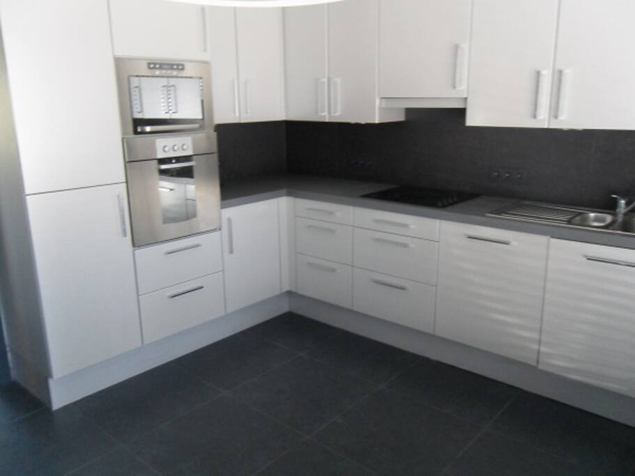 fully furnished kitchen