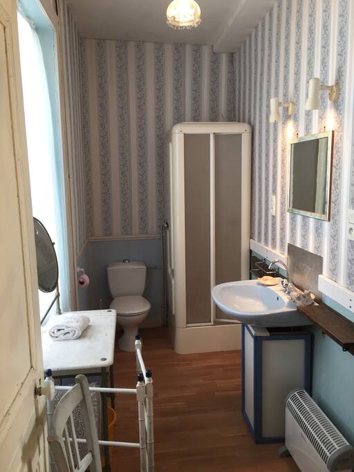 Bathroom as part of blue room; separate entrance