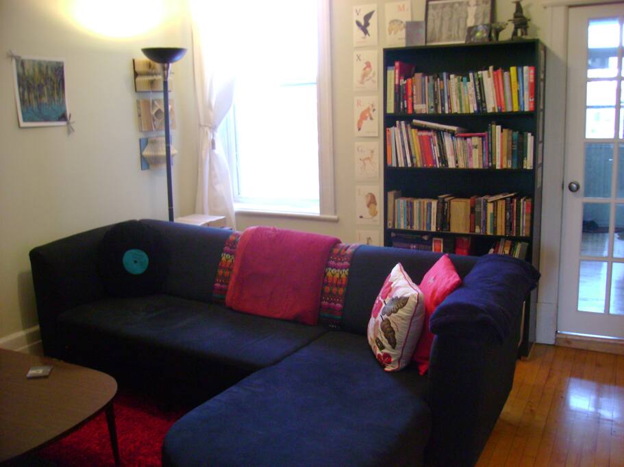 Living room 2 (with TV monitor & DVD player)