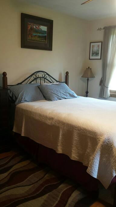 Bedroom 1 - Queen