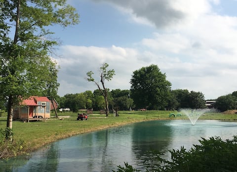 Lone Star-  Pet-Friendly CLEAN Tiny House on Farm