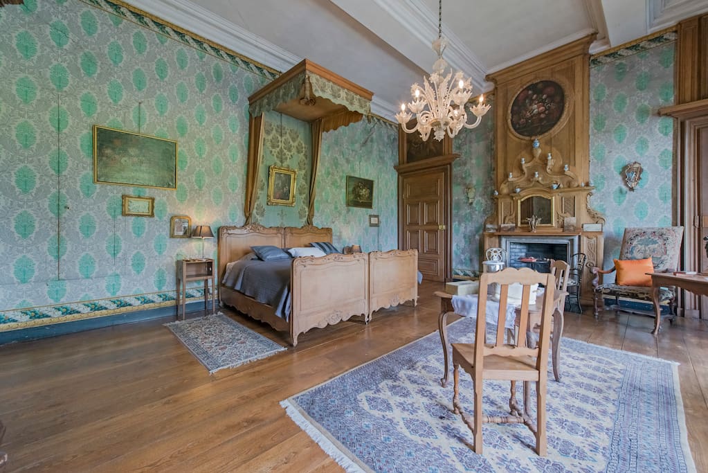 original furniture in the green room