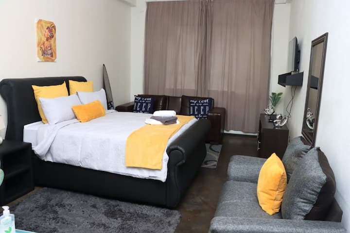 Super Modern Apartment in JHB Maboneng (WIFI+DSTV)