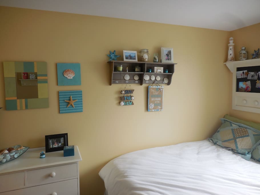 Queen bedroom
