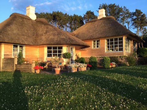 Unique country lodge with lake view