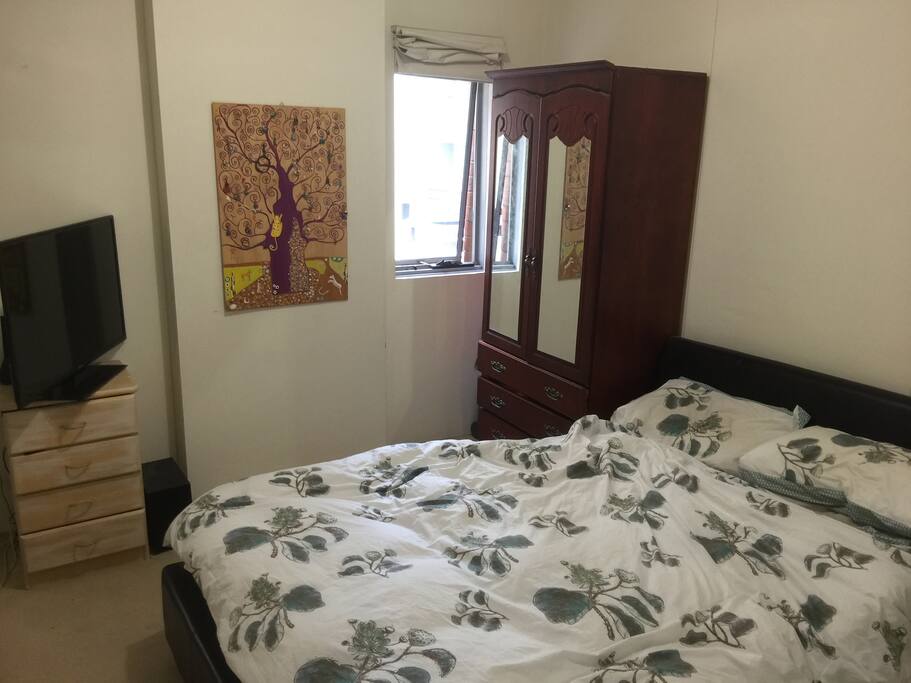 Bedroom with extremely comfortable queen bed with duck down quilt/doona