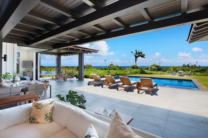 Hale Pomaikai Mau w/ Oceanview, Pool, Hot Tub & AC