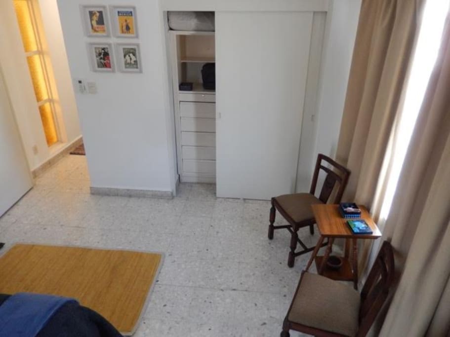 También tiene un closet muy amplio