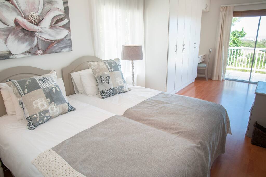 2 x Twin Bedroom