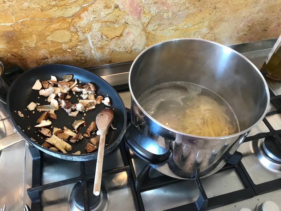 Come back to the house to prepare, and make lunch