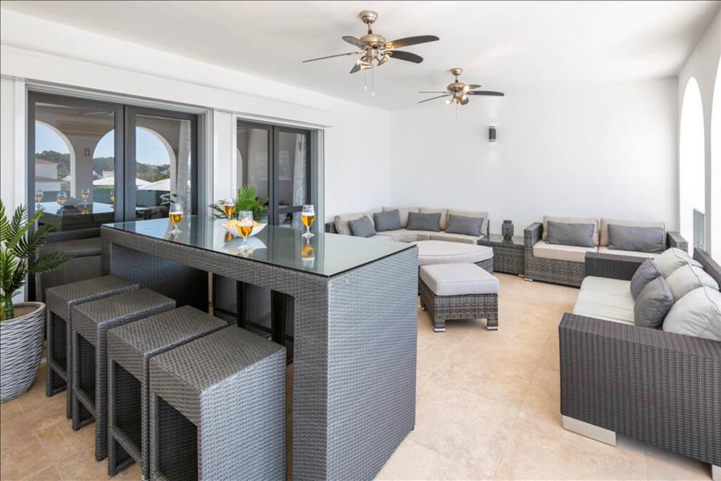 Outdoor bar, lounge and chill area