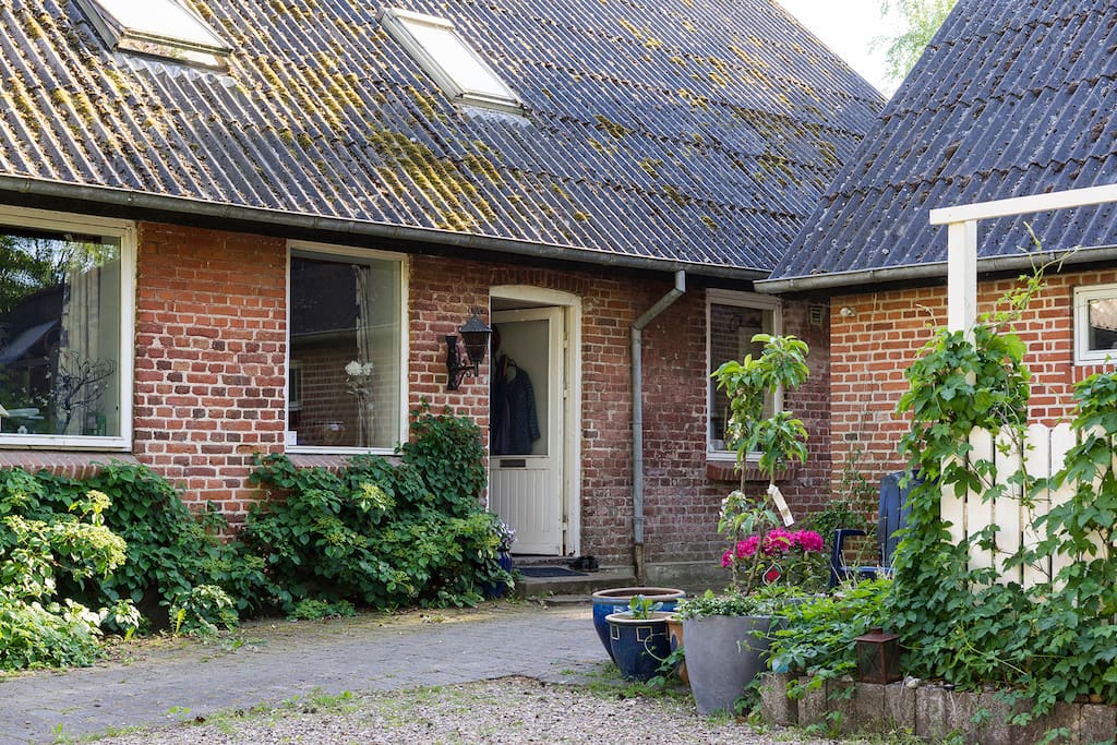 indgang fra gården