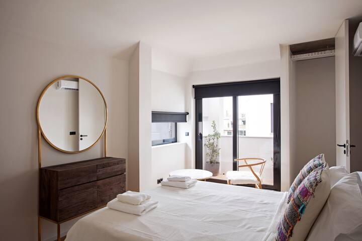 New Management ! penthouse with spectacular views gallery image 3