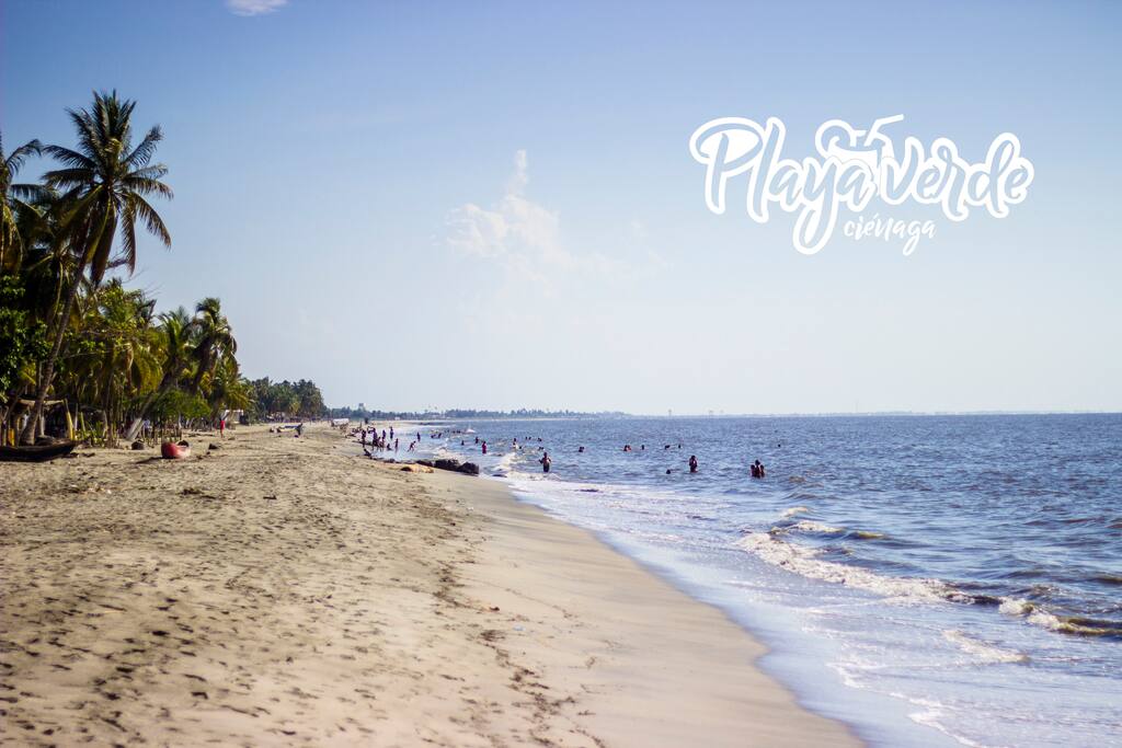 Playa frente al hotel con derecho a carpa.