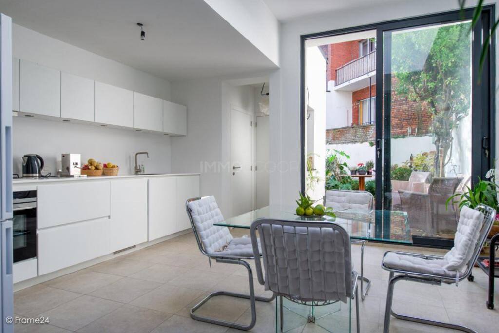 Open kitchen + toilet