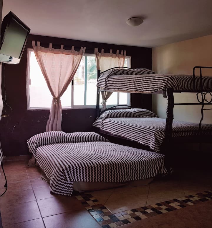 Recamara 2 demostración de como sale la 3era cama matrimonial.