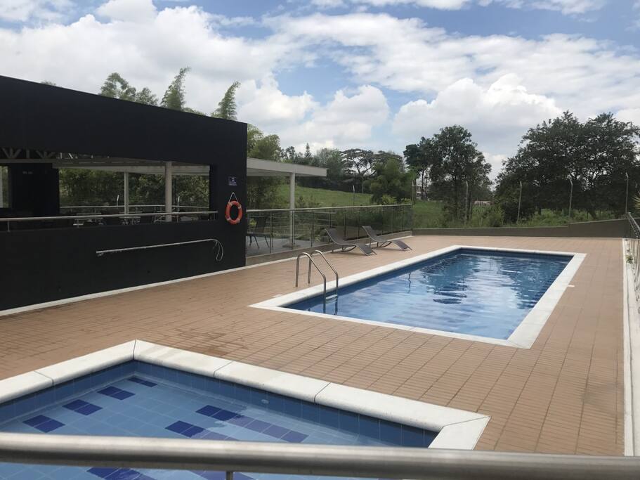 PISCINA