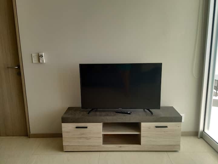 Паметен телевизор во дневната соба