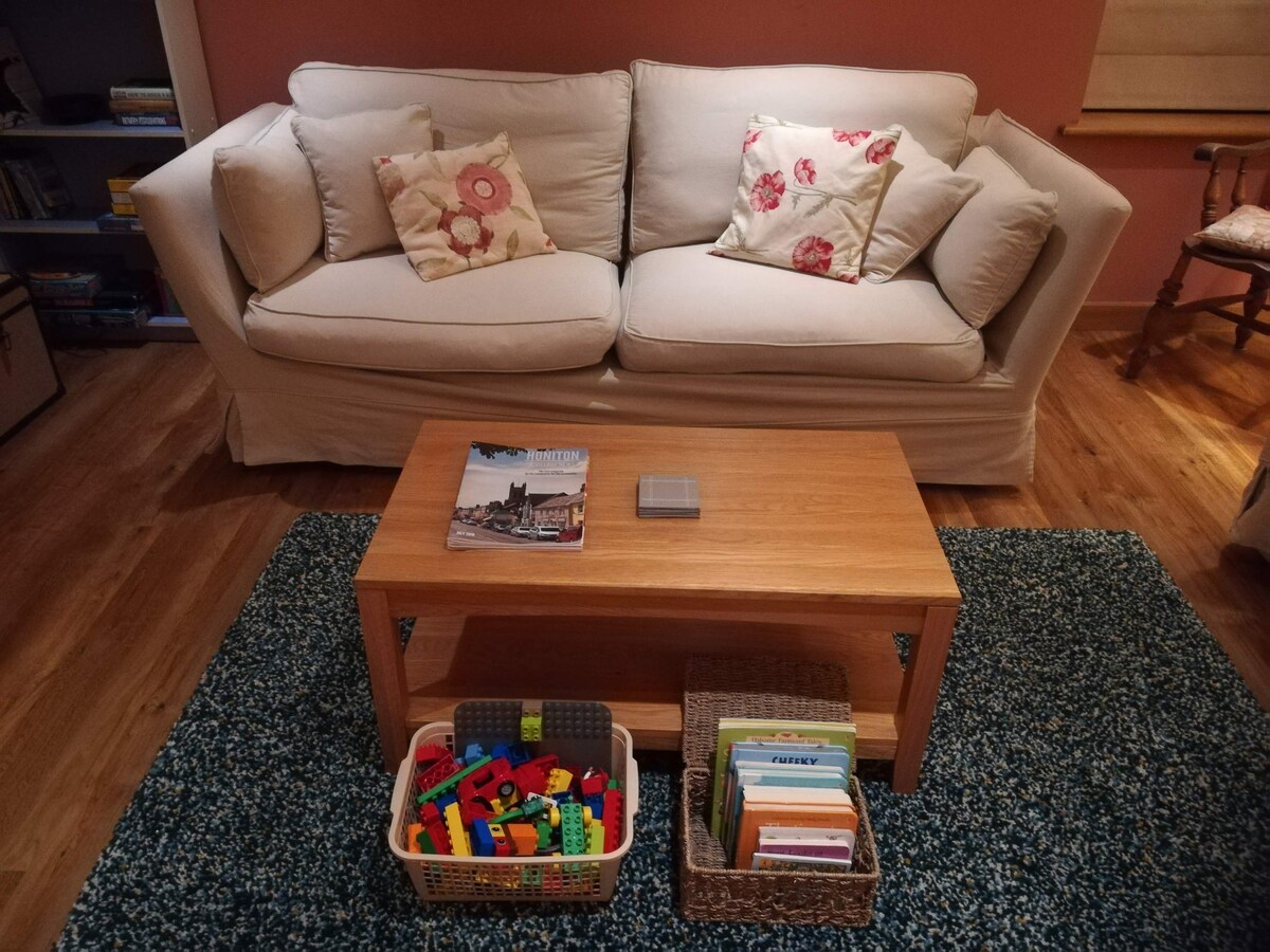 Successful Airbnb property: Stunning self-catering holiday cottage Honiton in East Devon