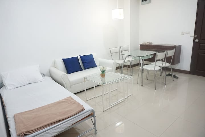 CBD BKK, 15PAX, 1min walk to BTS, Family room gallery image 4