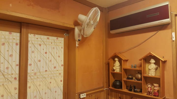 一樓有雙人房。