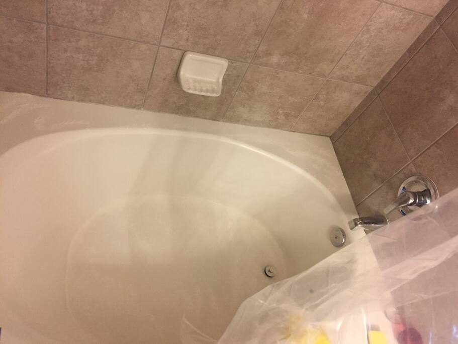 Spacious garden style tub.