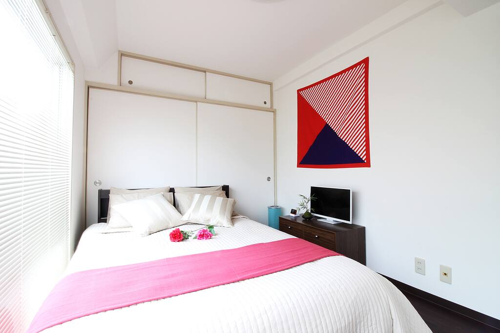 BEDROOM A
200cm x 140 cm Double sized Bed