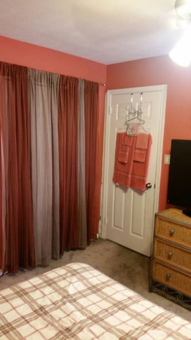 Kick back in our cozy hideaway. Clean l, refreshed and pest free.